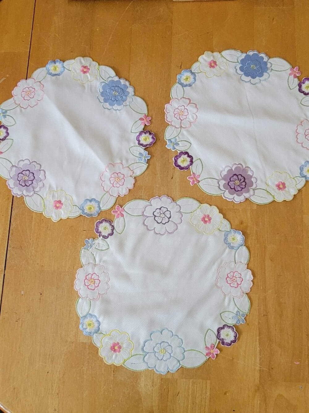 Set of 3 Vintage Hand Embroidered Flower Placemats Scalloped White Linen